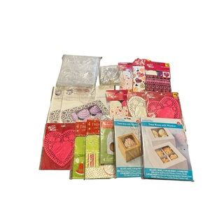 Lot of 195 PCS of Cupcakes Boxes/Treat Boxes/Chocolate Molds, Bags & Dollies NEW